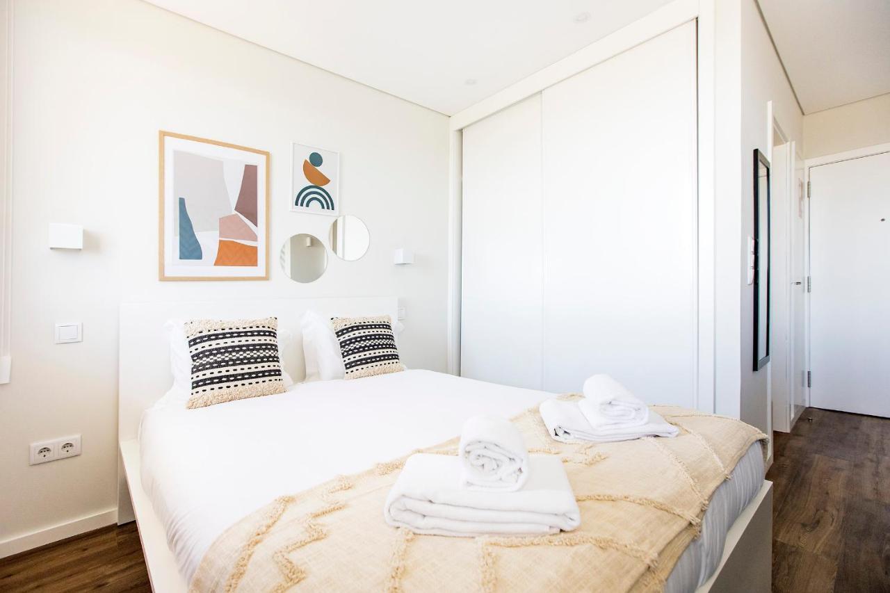 Elegant Studio W/ Ac & Balcony By Lovelystay OOporto Esterno foto