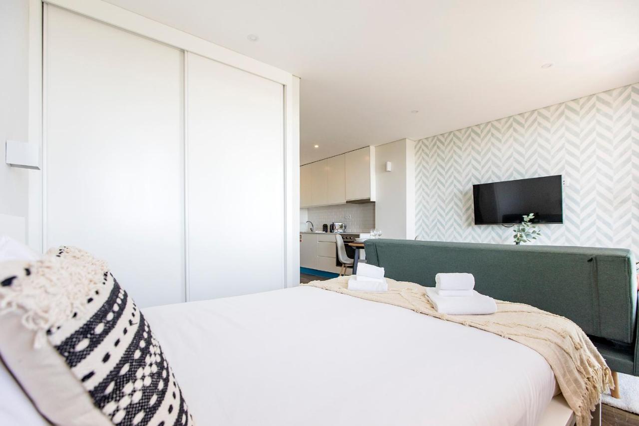 Elegant Studio W/ Ac & Balcony By Lovelystay OOporto Esterno foto