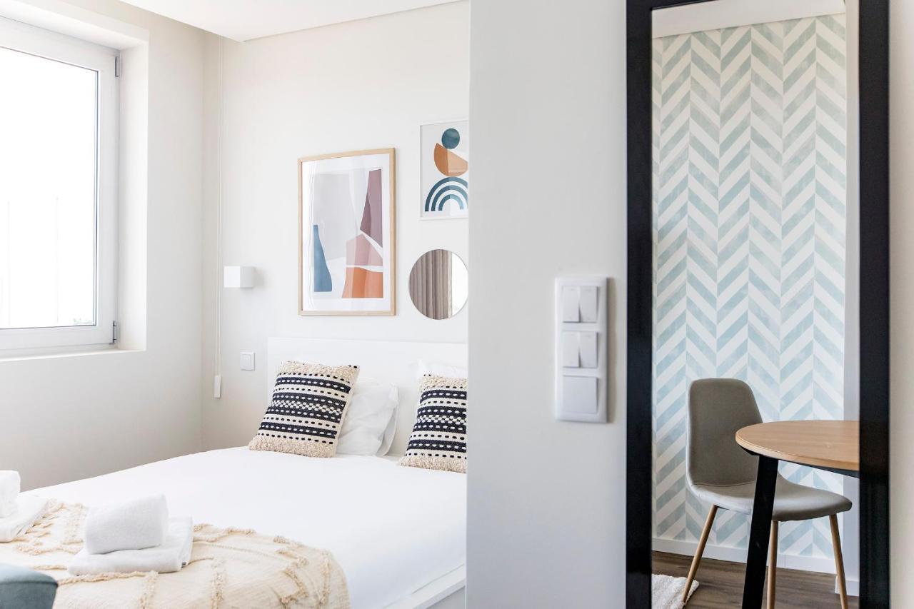 Elegant Studio W/ Ac & Balcony By Lovelystay OOporto Esterno foto