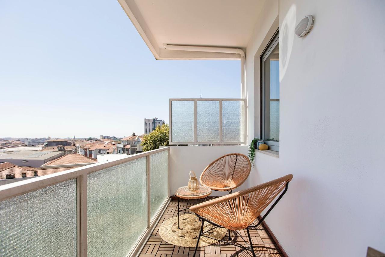 Elegant Studio W/ Ac & Balcony By Lovelystay OOporto Esterno foto