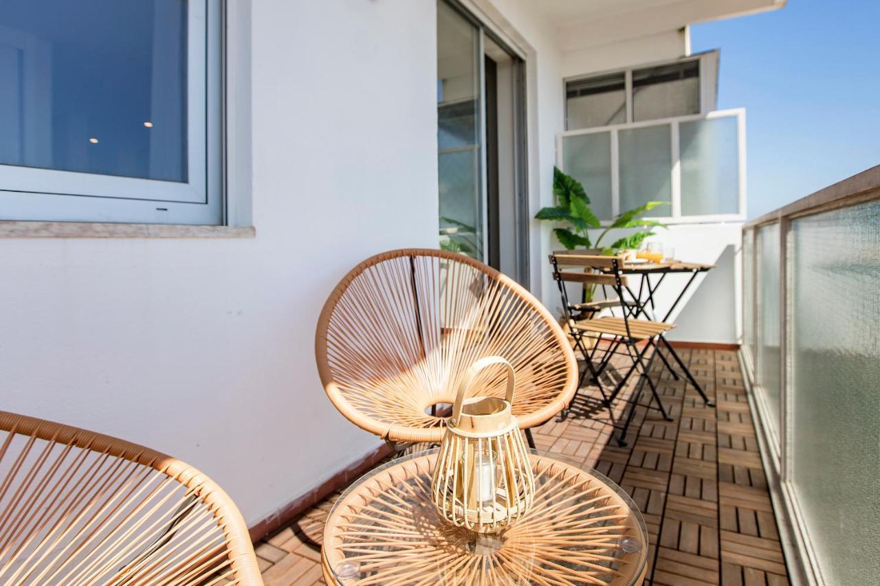 Elegant Studio W/ Ac & Balcony By Lovelystay OOporto Esterno foto
