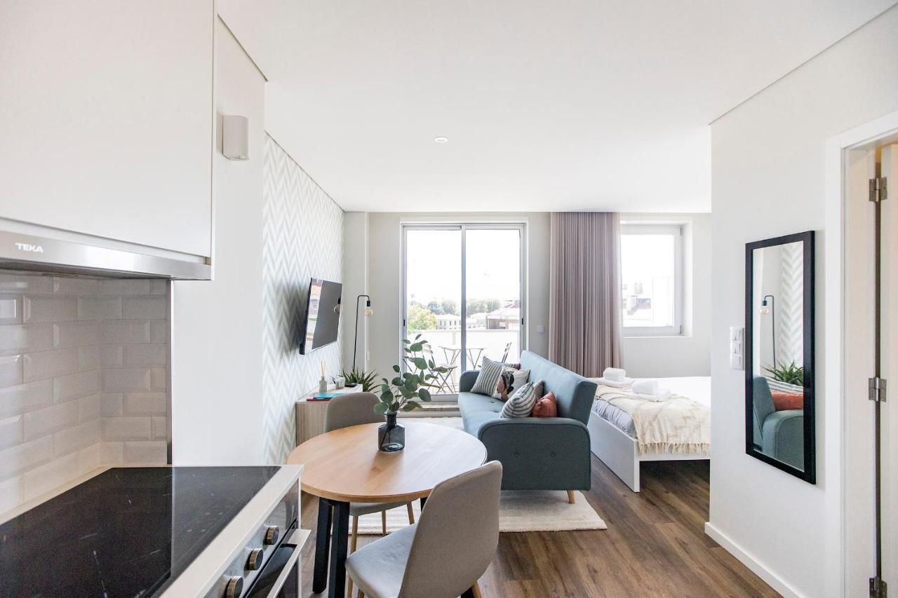 Elegant Studio W/ Ac & Balcony By Lovelystay OOporto Esterno foto