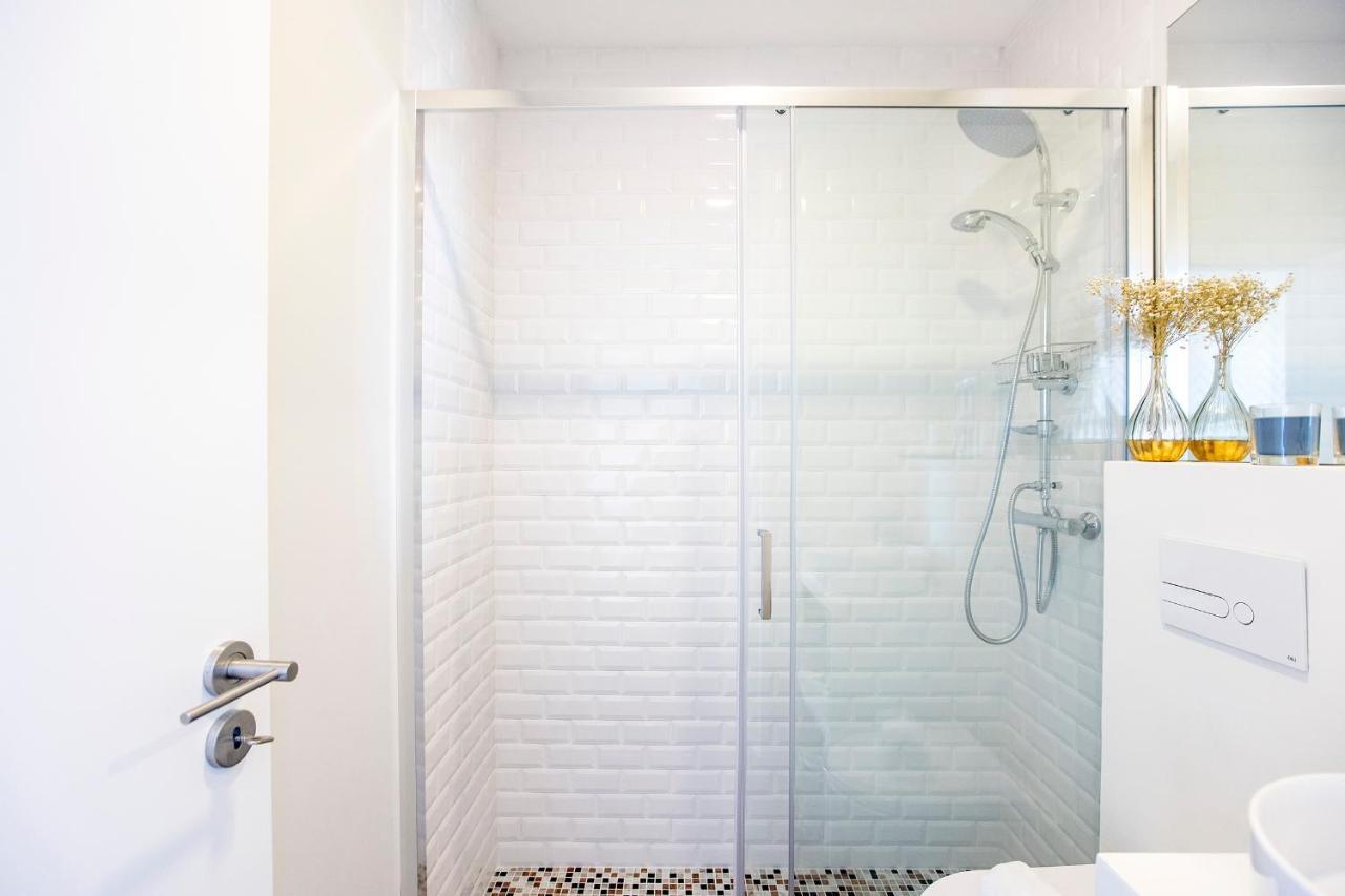 Elegant Studio W/ Ac & Balcony By Lovelystay OOporto Esterno foto